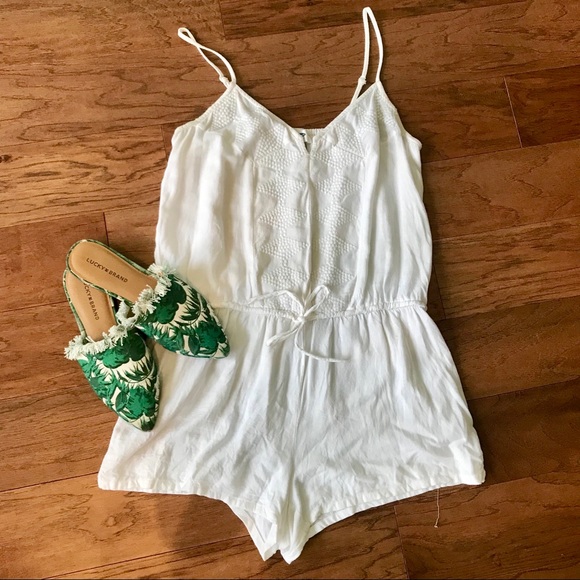 Old Navy Pants - Textured embroidered white “linen” romper